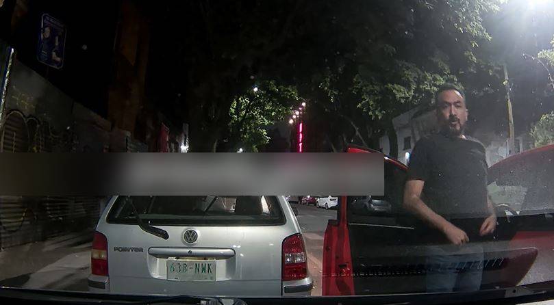VIDEO: Ratero de autopartes queda grabado de noche y en alta definición