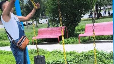 VIDEO. Vecino toma sus herramientas y arregla por su cuenta un parque en Edomex