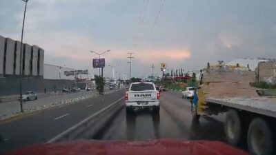 VIDEO: Motociclistas dan penoso espectáculo y uno termina en el hospital