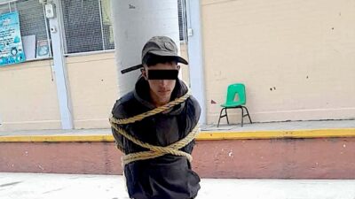 MALVIVIENTE. Padres de familia capturan y amarran a delincuente que ha robado cuatro escuelas