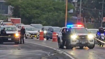 TERRIBLE: Mujer no usó el puente y su cuerpo quedó regado en la avenida