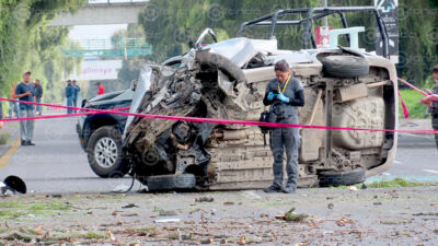 TRAGEDIA. Automóvil Aveo choca contra un árbol y sus dos pasajeros mueren en Edomex
