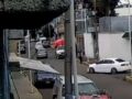 VIDEO. Doña Sarita fue arrollada por un loco; ella está muy grave y él muy tranquilo en libertad