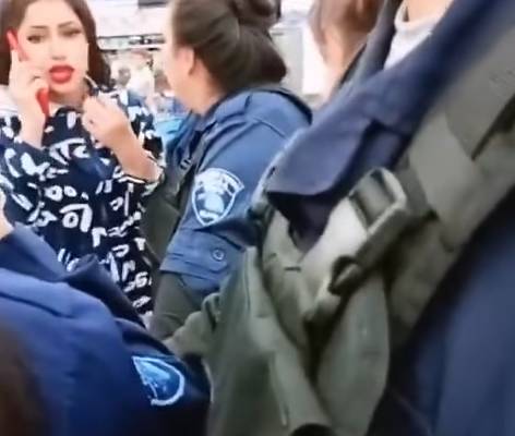 VIDEO: Farderas con filtro; ladronas de Walmart intentan defenderse y graban curioso momento