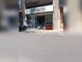 URGENTE: Trabajador cae de unos cinco metros y muere en un edificio