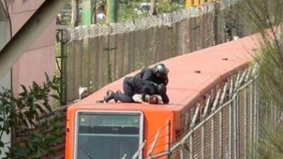 VIDEO. Sujeto andaba ‘en el viaje’ y causó un enorme caos en el Metro