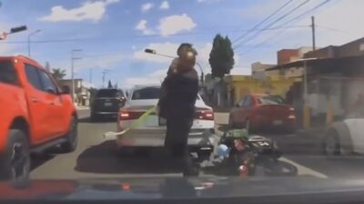 VIDEO: Bebé cae de una moto mientras su padre buscaba pelea con un conductor