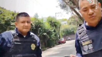 VIDEO: ‘Por eso, joven…’; policías amenazan a biker con corralón de la manera más absurda