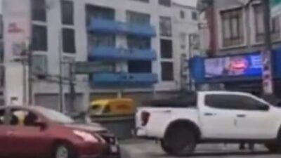 VIDEO: Conductor de camioneta arrolla a varias personas afuera del ‘Borrego Viudo’