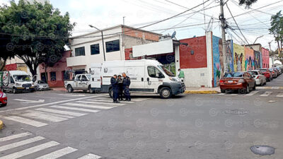 TERRIBLE. «Solo llegó a morirse»; vecinos encuentran a un hombre sin vida en la banqueta