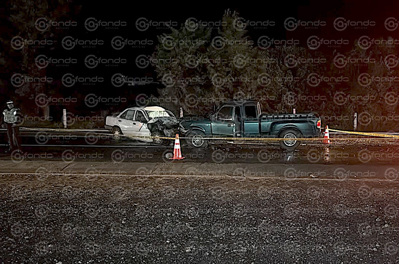 ÚLTIMA HORA. Tres personas han muerto tras un choque entre un Tsuru y una camioneta en Edomex