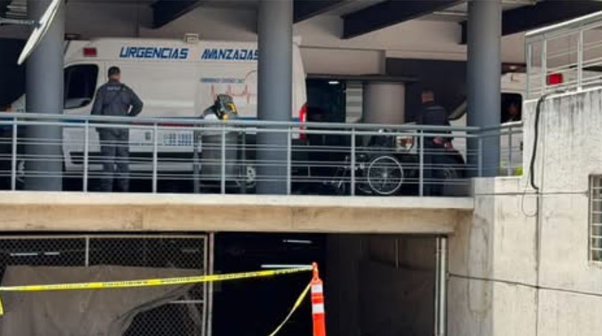 DRAMA: Cobija se atora en la llanta de la moto y una niña de 4 años termina amputada