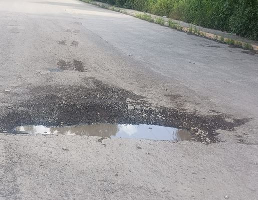 VIDEO. Vecinos pagan miles de pesos de predial para vivir entre baches y basura en Coacalco