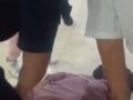 VIDEO: Mujer convulsiona y es ignorada dentro de una clínica del IMSS