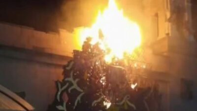 VIDEO: Incendian la portada de la iglesia hecha con flores durante fiesta patronal