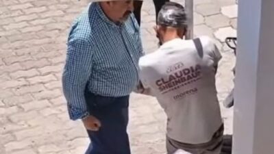VIDEO. Comerciantes del Edomex someten y dan una golpiza a un sujeto acusado de robar