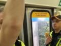 VIDEO: Fanáticos del Cruz Azul beben y fuman en el Metro mientras policías ‘se hacen patos’