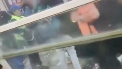 VIDEO: Usuarios del Metro someten a ladrón intoxicado que los amenazaba