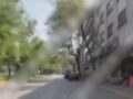 VIDEO: ‘Lo van a robar’; motociclista salva a conductor que fue engañado con una falsa llanta ponchada