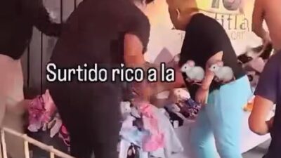 VIDEO: Ladrona recibe tremenda golpiza en los puestos de paca de un tianguis