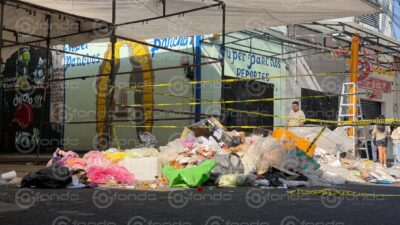 VIOLENCIA. ‘Barrio Bravo’; dejan un cuerpo envuelto en una lona entre puestos y basura