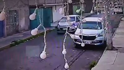 VIDEO. Asaltantes se meten a una casa y amenazan a familia para quitarles su carro en Ecatepec