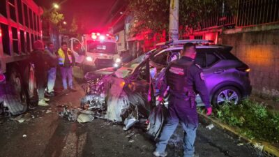 TRAGEDIA: Conductor alcoholizado muere estrellado contra un camión de volteo