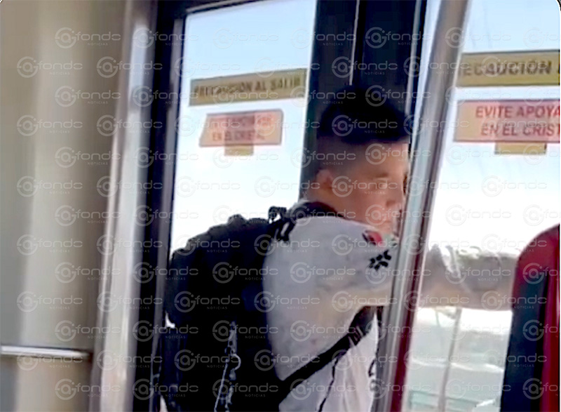 VIDEO. Pasajero patea y rompe las puertas de una unidad del Mexibus porque ‘quería ir al baño’