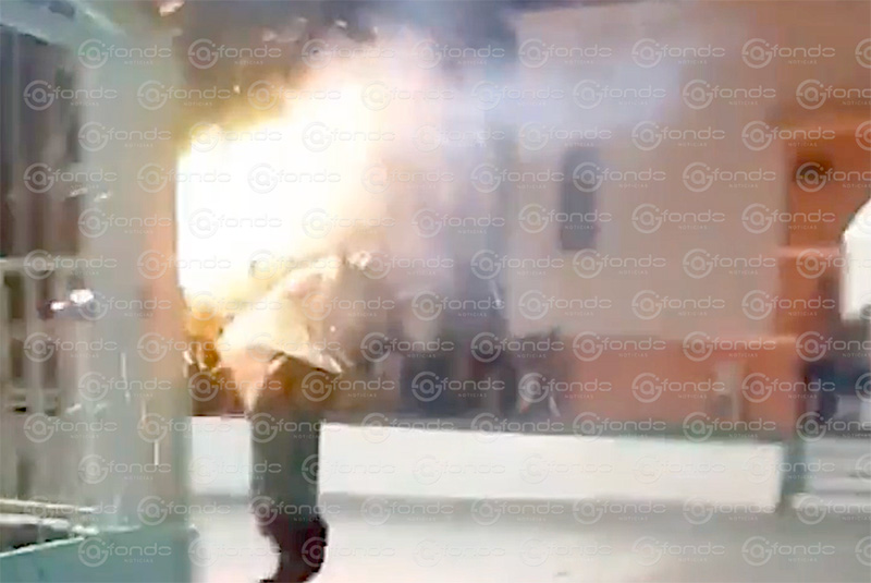 VIDEO. Colpasa una ioglesia por explosión de pirotecnia; hay tres muertos y más de 30 heridos