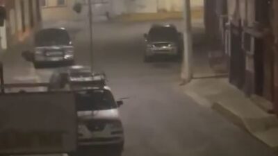 VIDEO: ‘¡Auxilio!’; mujer grita por ayuda y ahuyenta a un ladrón de su casa