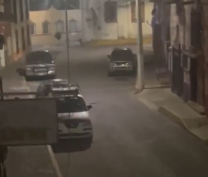 VIDEO: ‘¡Auxilio!’; mujer grita por ayuda y ahuyenta a un ladrón de su casa