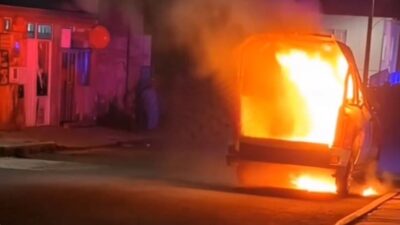 VIDEO: Pobladores queman patrulla luego de que policías arrollaran a un joven