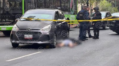 TRAGEDIA: Jovencita estudiante pidió un Uber y a medio viaje vio morir al chofer