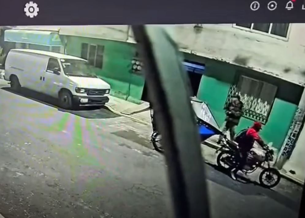 VIDEO: Par de rateros roban un mototaxi y dejan sin empleo a un hombre