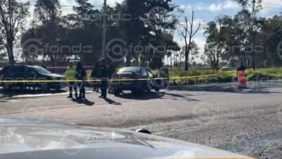 URGENTE: Pareja de abuelitos chocan su auto contra un tráiler y la señora murió