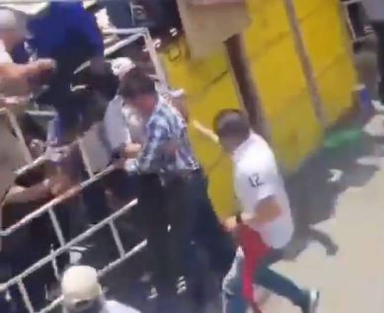 VIDEO: Fiesta de pueblo conocida como ‘Tetlada’ deja tres personas heridas por toros