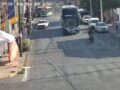 VIDEO: Autobús fuera de control choca camiones y autos; hay varios heridos