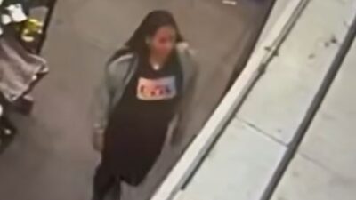 VIDEO: Farderas hacen como que no se conocen y roban jamón de una Aurrerá