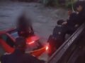VIDEO: Policías rescatan a una pareja de morir ahogada en su automóvil