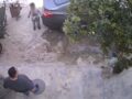 VIDEO: Mujer intenta llevarse por la fuerza a una niña en un auto