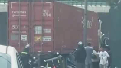 TERRIBLE: Chambelanes iban a ensayar, pero el auto en el que iban terminó aplastado