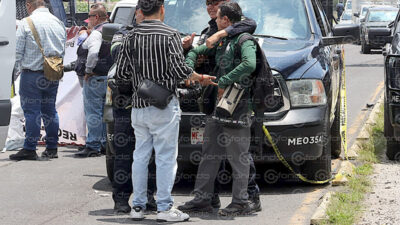 REPRESIÓN. Policía estatal agrede a reportero en Ecatepec; intentó asfixiarlo