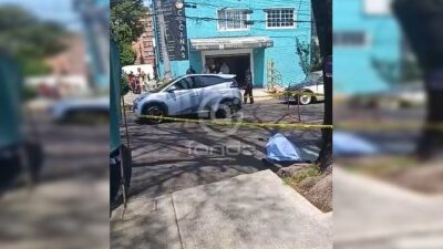 URGENTE: Pasajero de Uber pelea con el chofer y termina muerto en la calle