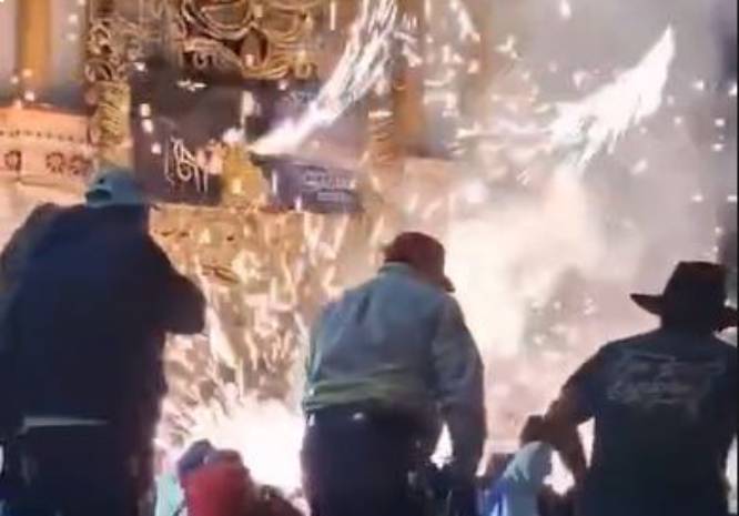 VIDEO. ‘Torito’ se sale de control durante fiesta patronal y deja 21 quemados