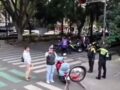 VIDEO: Policías dan ‘chance’ a funcionario que circulaba en moto y sin casco