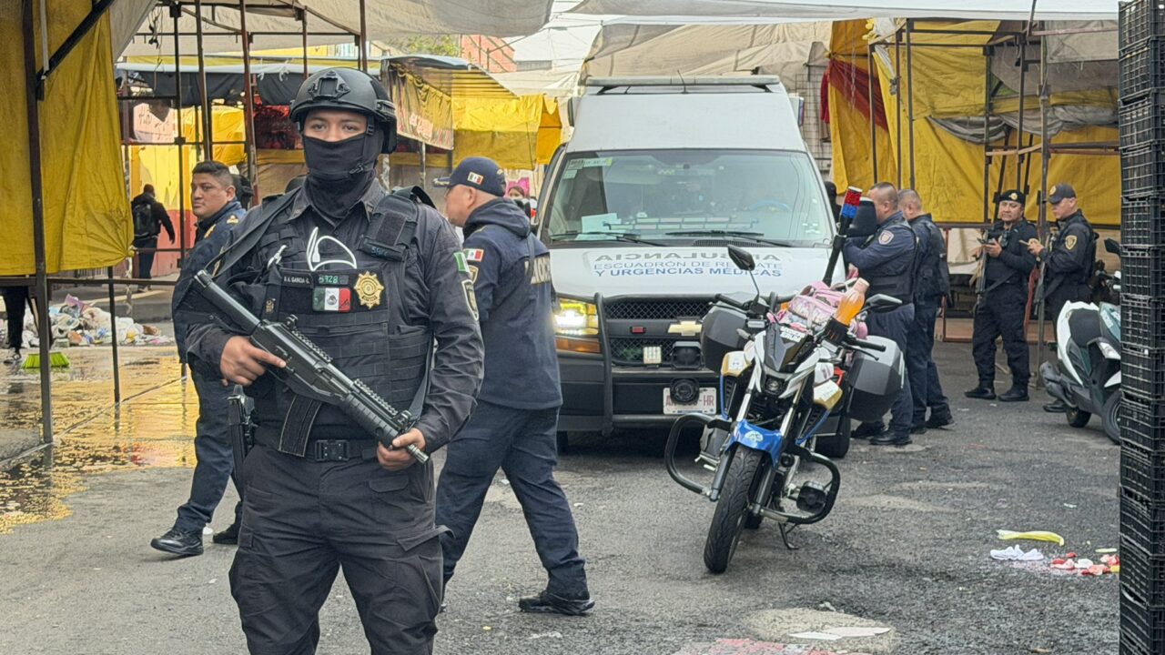 ALERTA: Asaltante le clava un cuchillo a un hombre en calles del Barrio Bravo