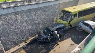 URGENTE: Mangos regados en el asfalto ocasionan carambola en Edomex