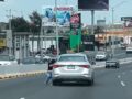 VIDEO: Joven conductora baja a reclamar un ‘laminazo’ y termina arrastrada en el asfalto