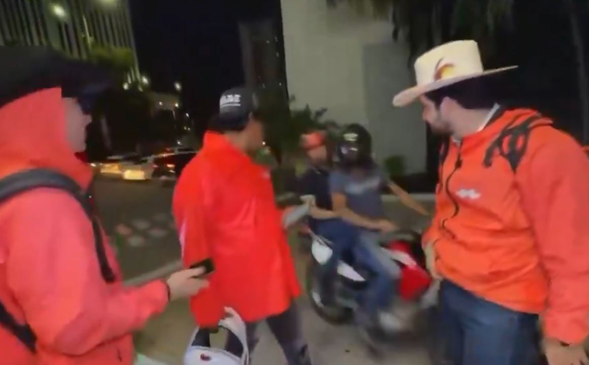 VIDEO: ‘¡La moto!’; ejecutan durante transmisión en vivo a polémico influencer