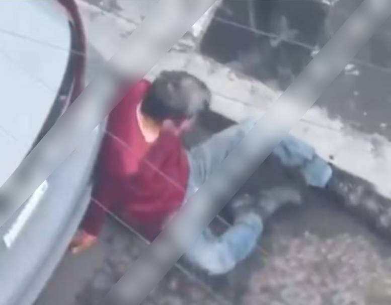 VIDEO: Repartidores de Didi y Uber dan brutal paliza a un presunto ladrón